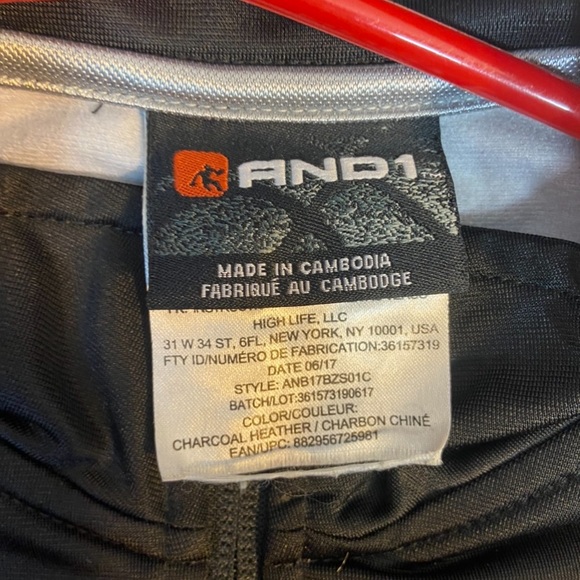 AND 1 BOYS SIZE M/8 SWEAT SHIRT 100% POLYESTER - Picture 4 of 6